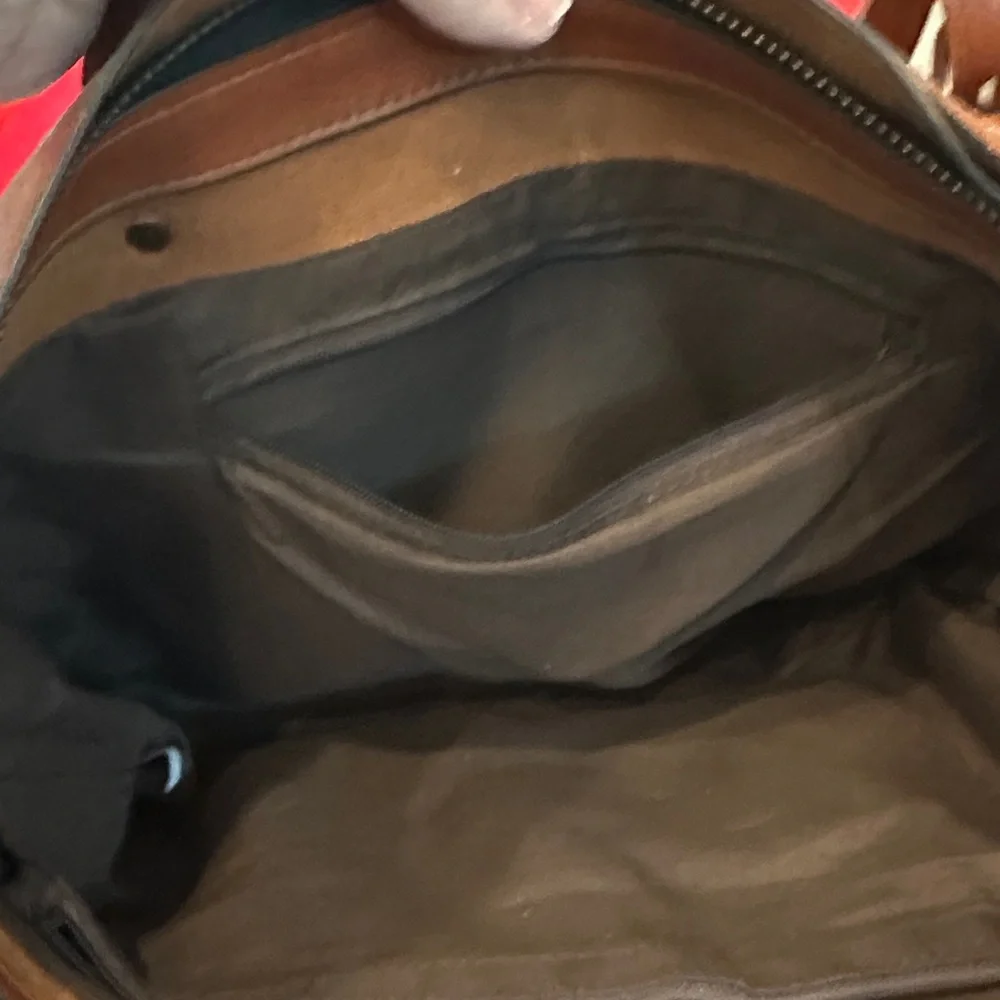 Elegant Tan Leather Tote Bag - Picture 2 of 6